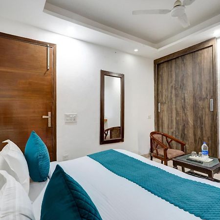 Hotel Aron By The Premium Villa Nueva Delhi Exterior foto