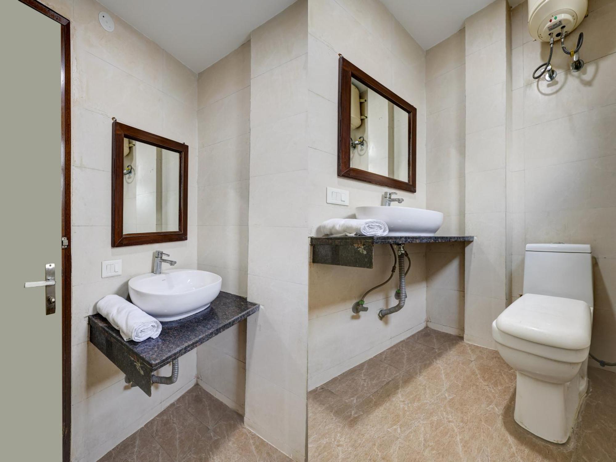 Hotel Aron By The Premium Villa Nueva Delhi Exterior foto
