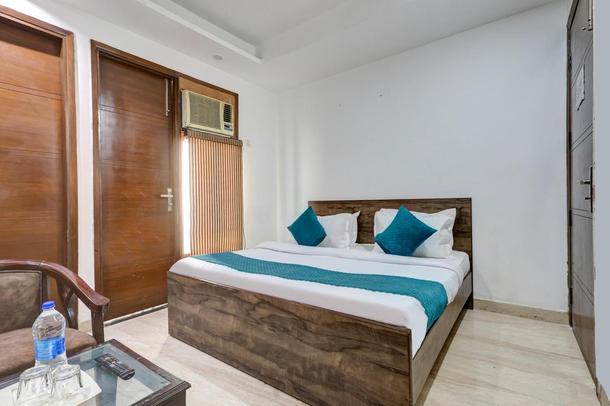 Hotel Aron By The Premium Villa Nueva Delhi Exterior foto
