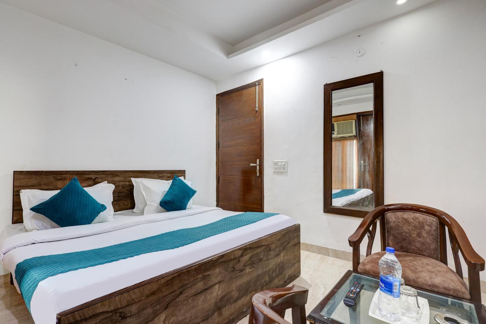 Hotel Aron By The Premium Villa Nueva Delhi Exterior foto