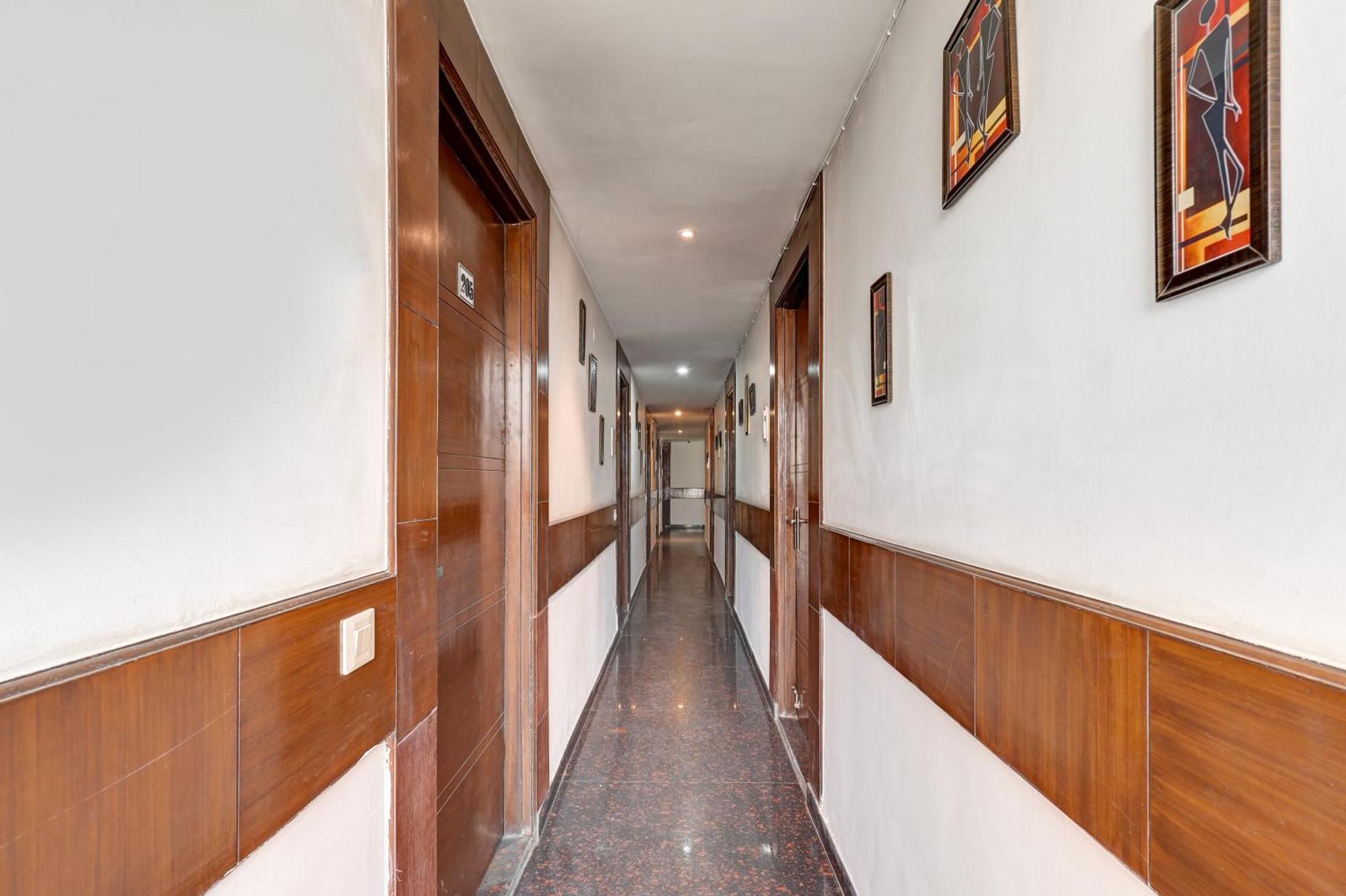 Hotel Aron By The Premium Villa Nueva Delhi Exterior foto