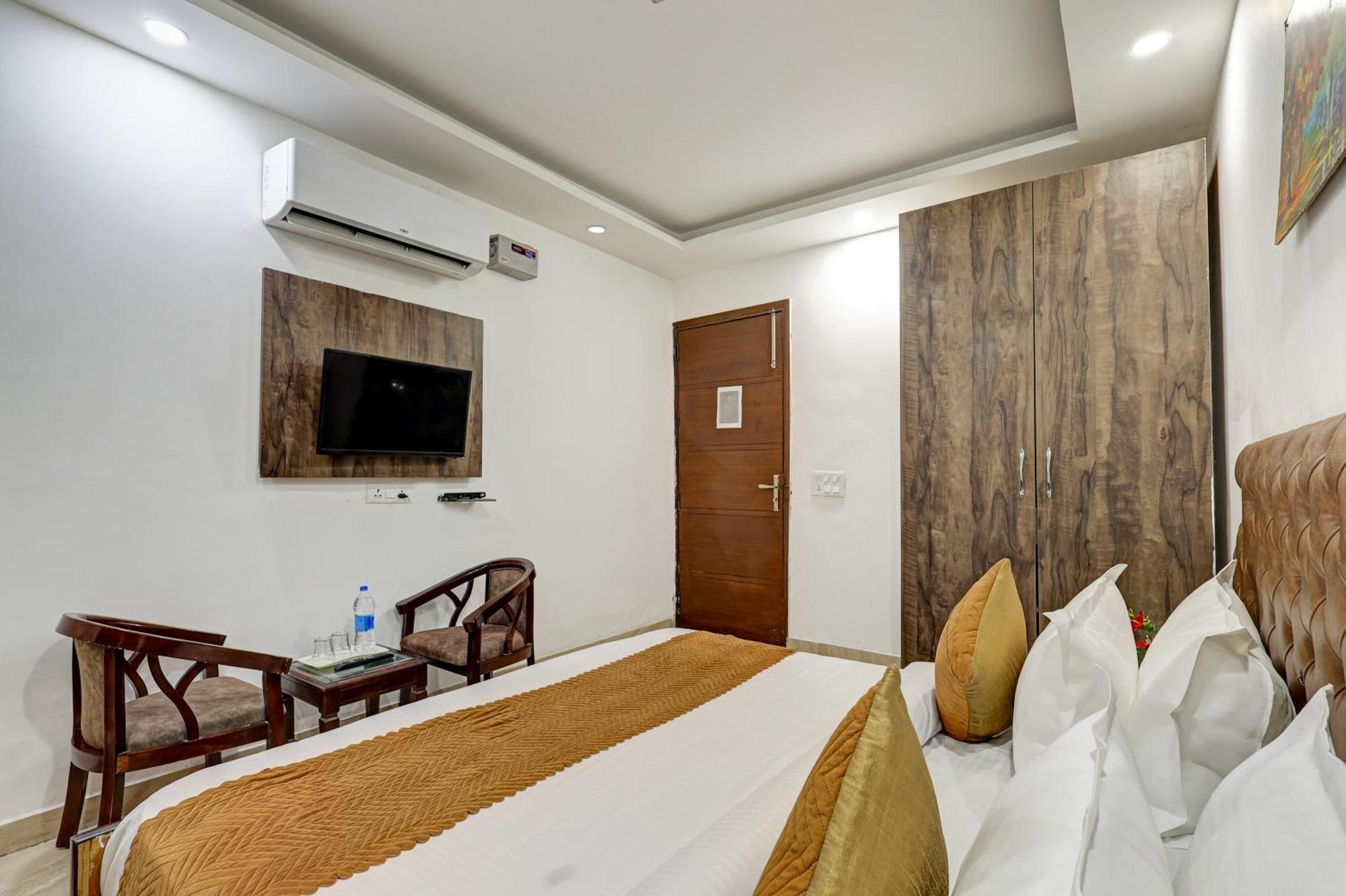 Hotel Aron By The Premium Villa Nueva Delhi Exterior foto