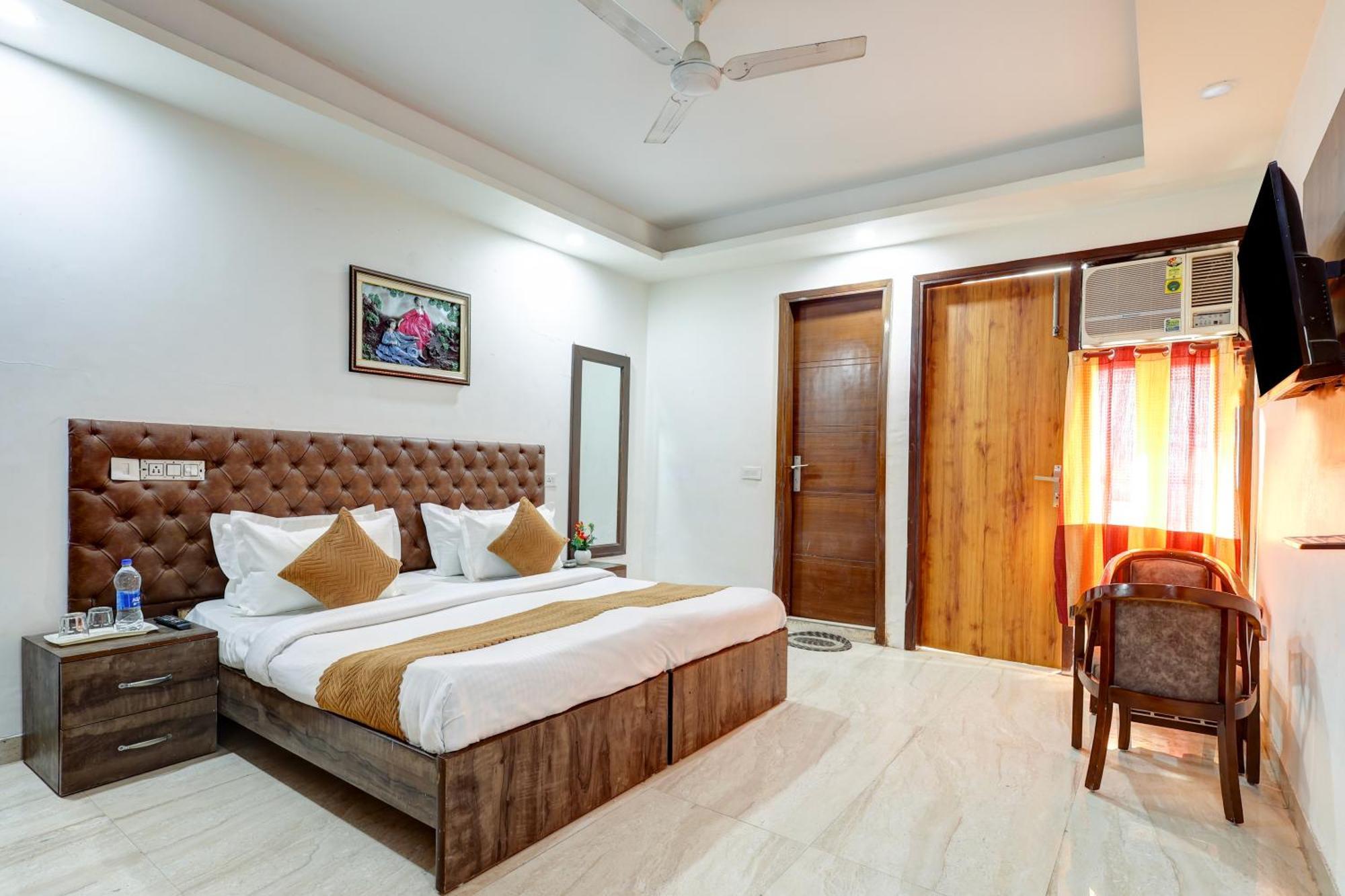 Hotel Aron By The Premium Villa Nueva Delhi Exterior foto