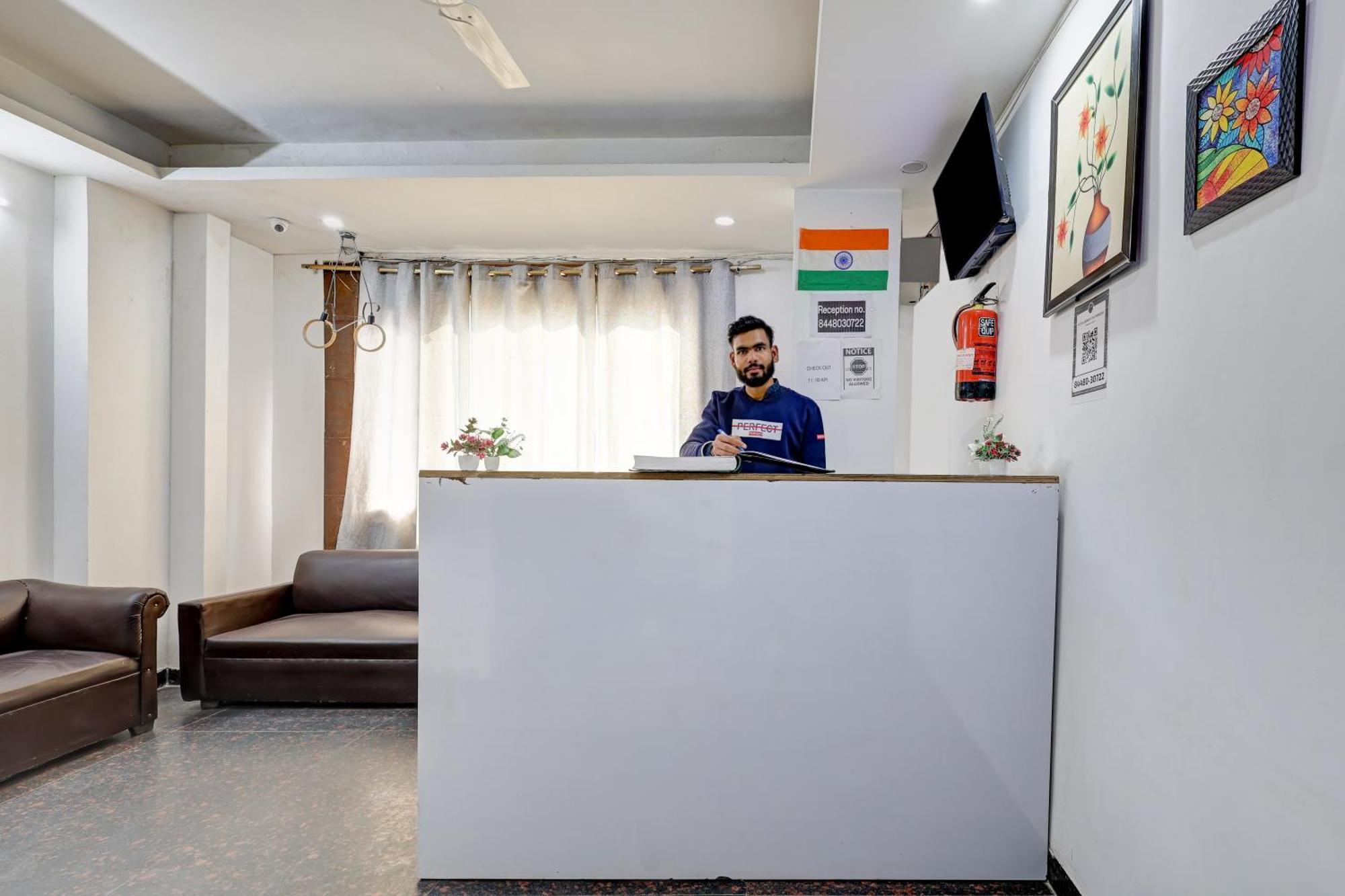 Hotel Aron By The Premium Villa Nueva Delhi Exterior foto