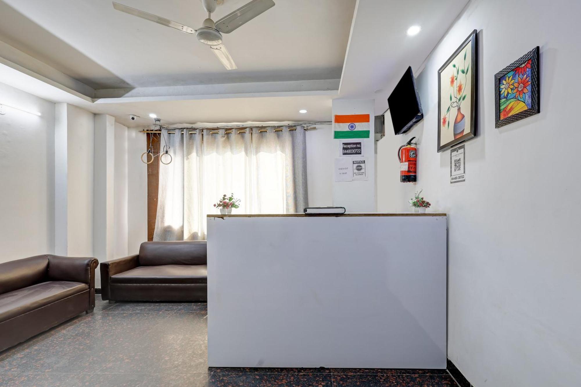 Hotel Aron By The Premium Villa Nueva Delhi Exterior foto