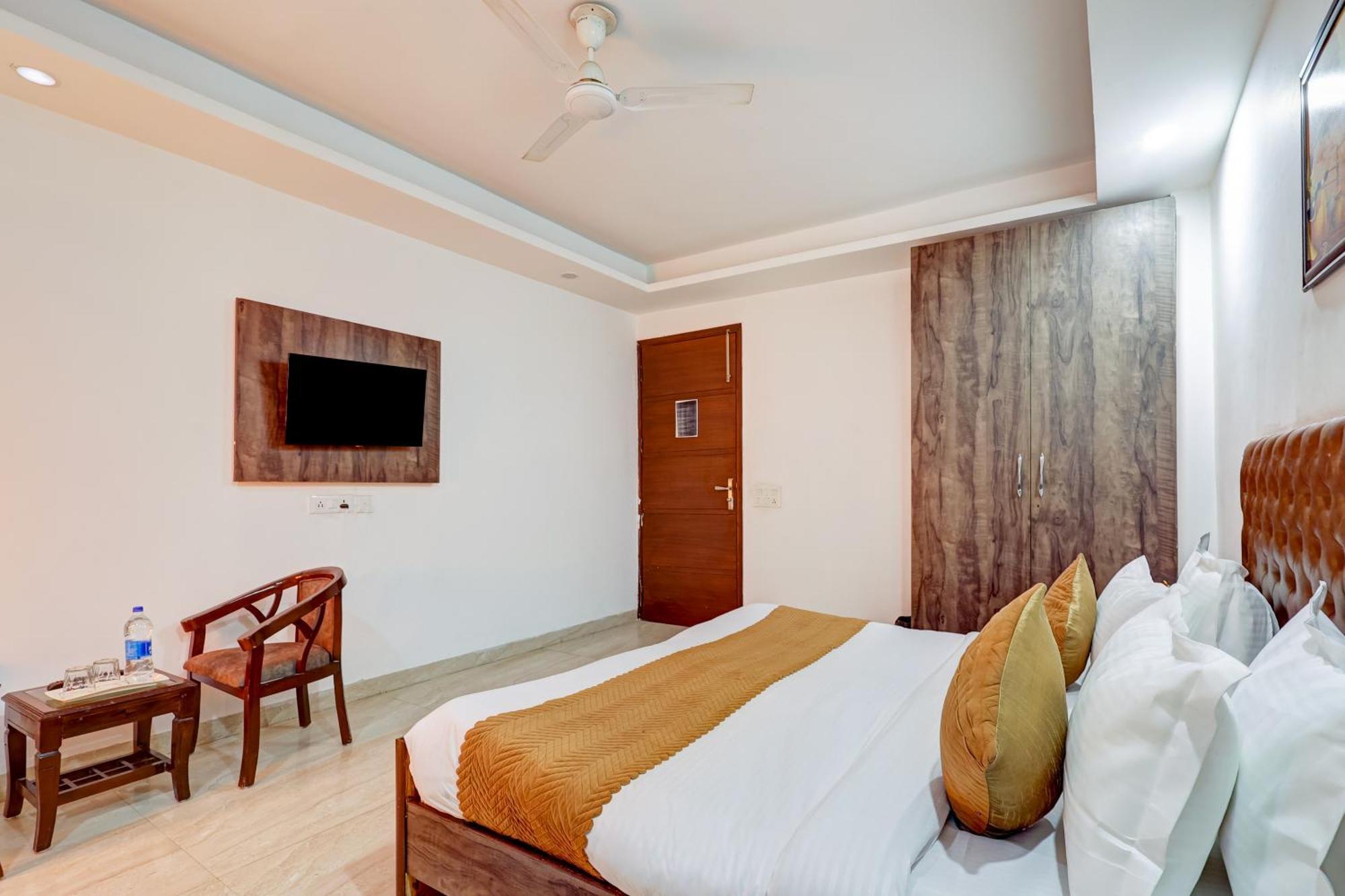 Hotel Aron By The Premium Villa Nueva Delhi Exterior foto