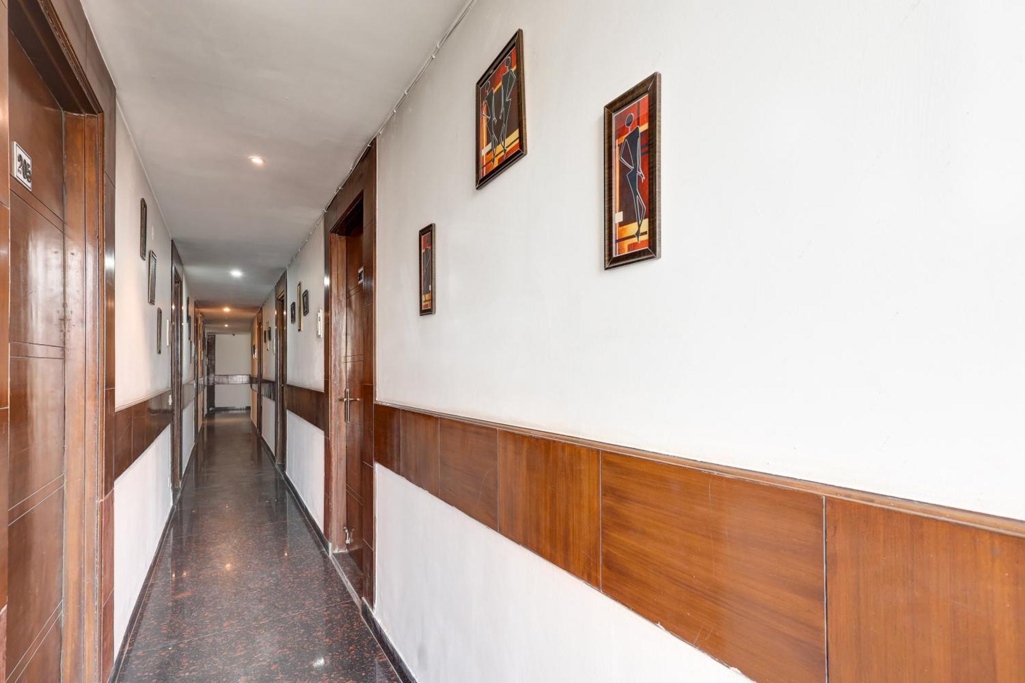 Hotel Aron By The Premium Villa Nueva Delhi Exterior foto