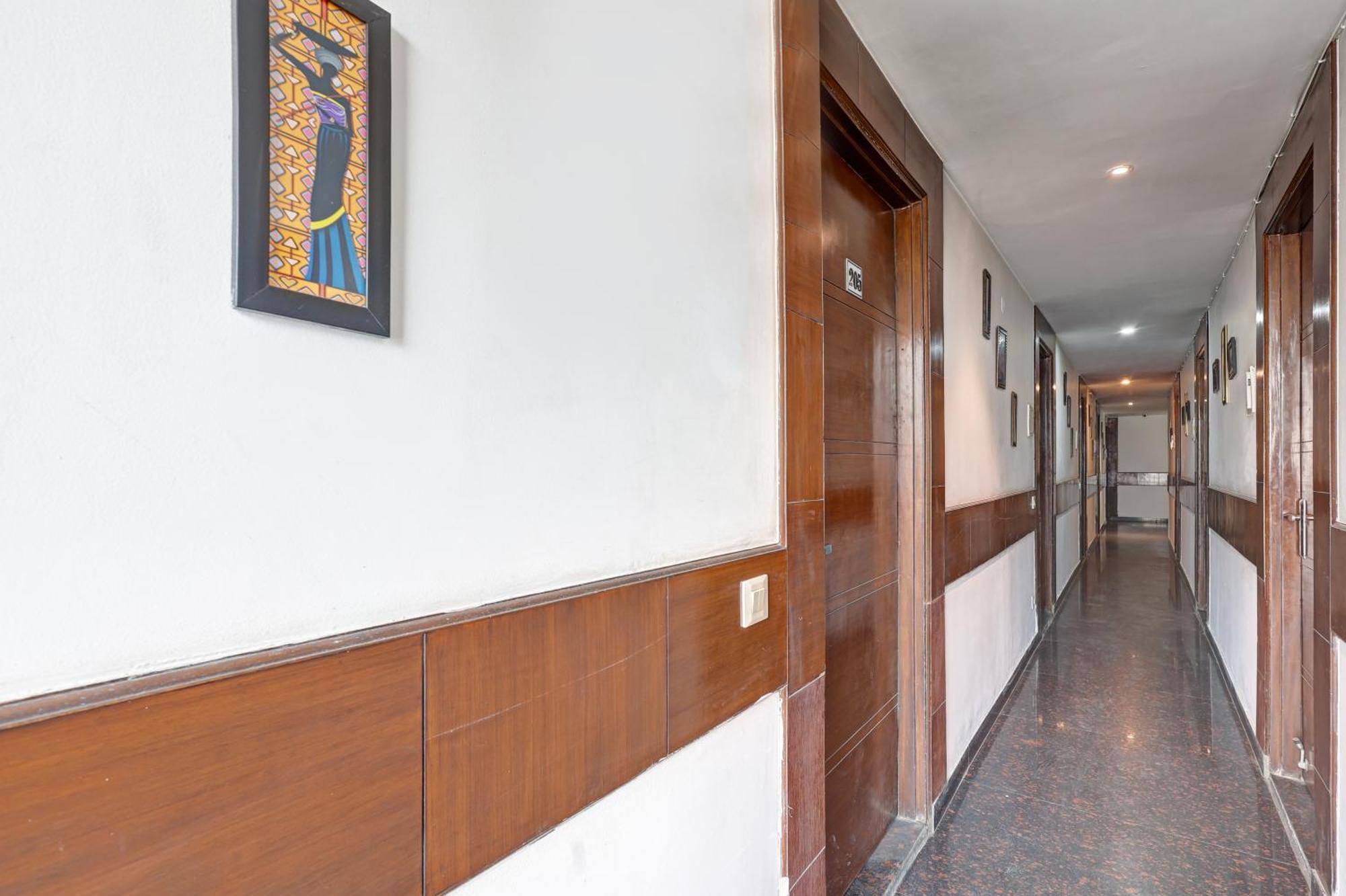 Hotel Aron By The Premium Villa Nueva Delhi Exterior foto